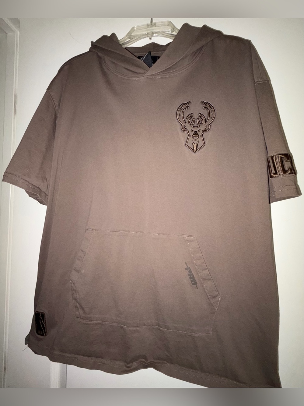 PROSTANDARD MILWAUKEE BUCKS SHORT SLEEVED HOODIE